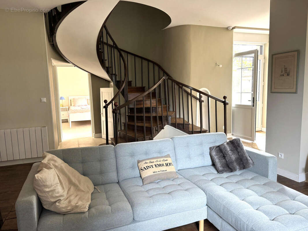 SALON - Maison à USSON-DU-POITOU