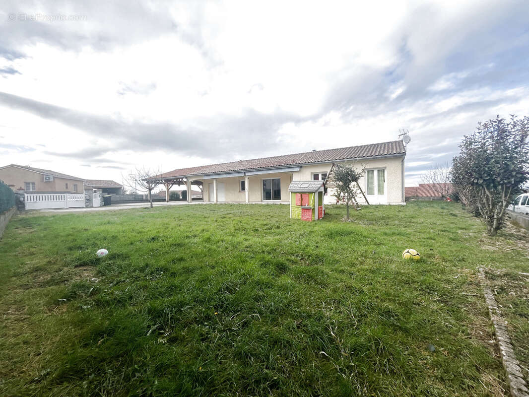 Maison à SAINT-FELIX-DE-RIEUTORD