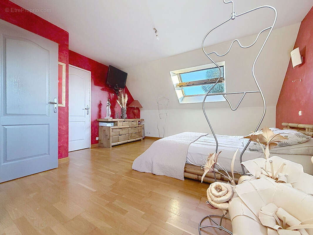 COLOMBY ANGUERNY - Maison de 8 pièces sur terrain de plus de 1 300 m2 - photo 8