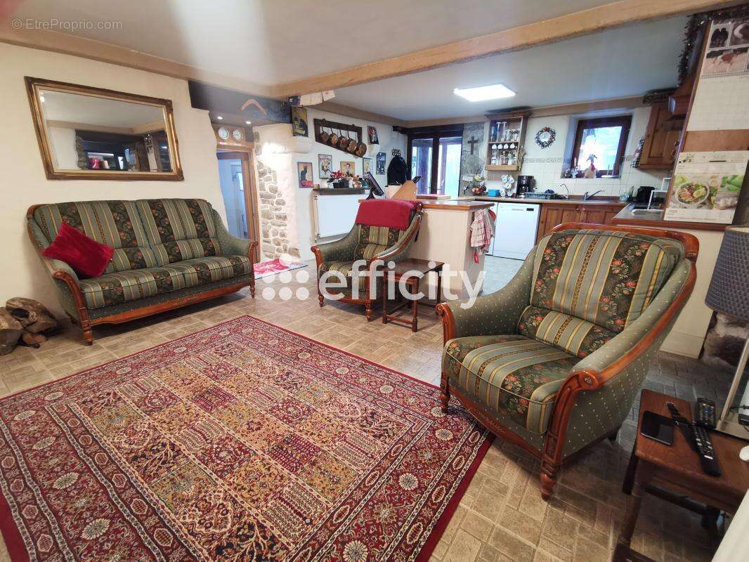 Maison à SAINT-SEVER-CALVADOS