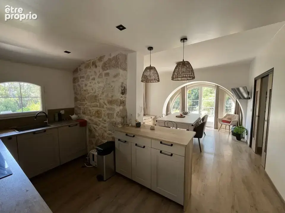 Cuisine ouverte sur salle à manger
