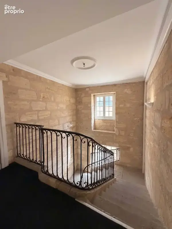 Bx Historique - Quartier Grosse Cloche - T1 TBE dans Immeuble en Pierre - photo 10
