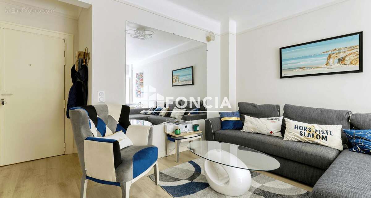 Appartement à PARIS-16E
