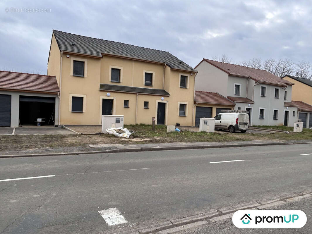 Maison à NEUILLY-SAINT-FRONT