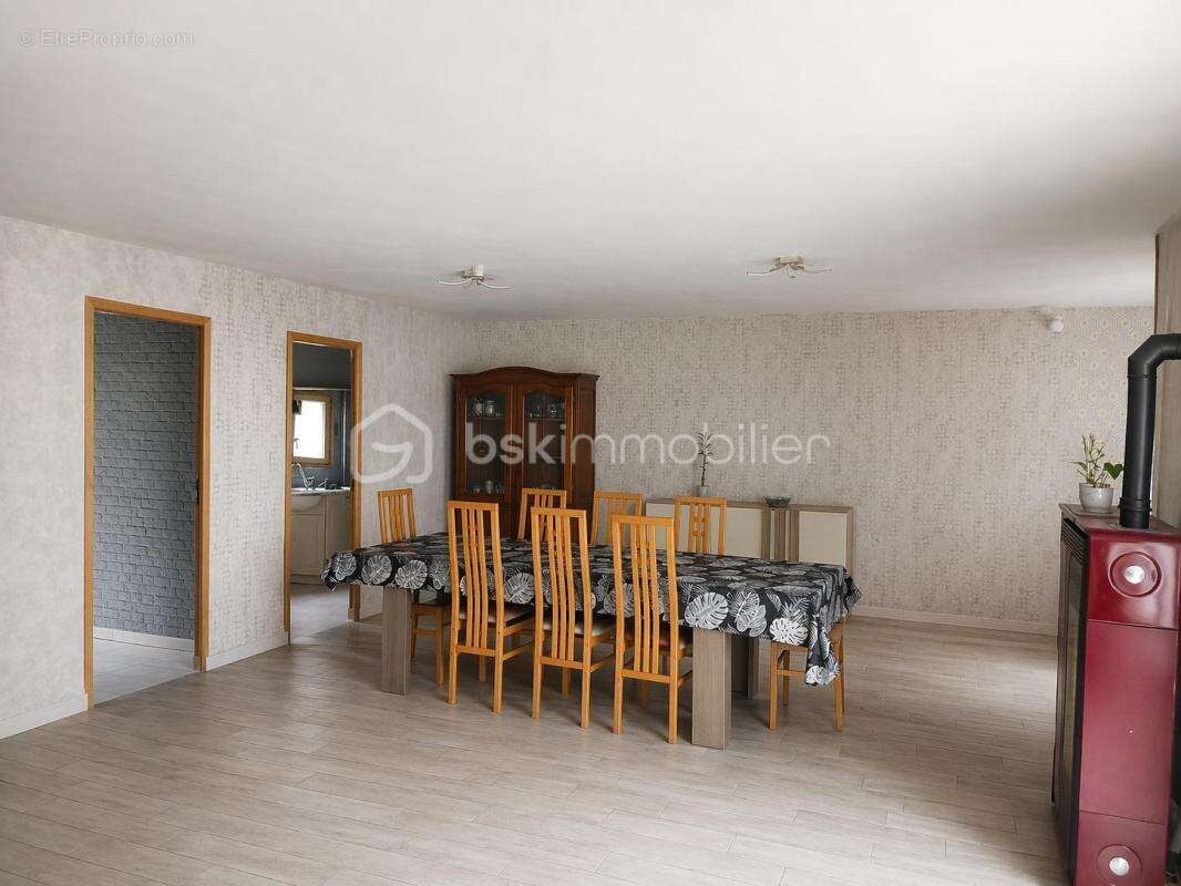 Maison à SAINT-MARTIN-DE-LANDELLES