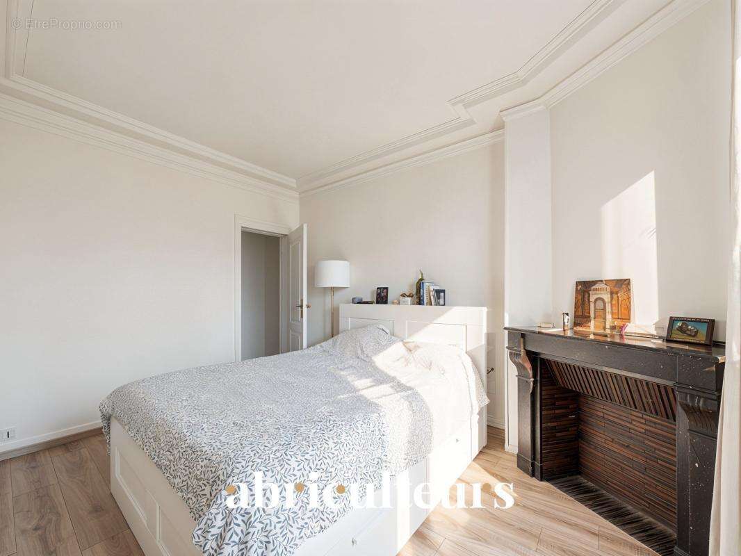Bel appartement  lumineux de 50,7 m²  en vente à Courbevoie (92400) - photo 5