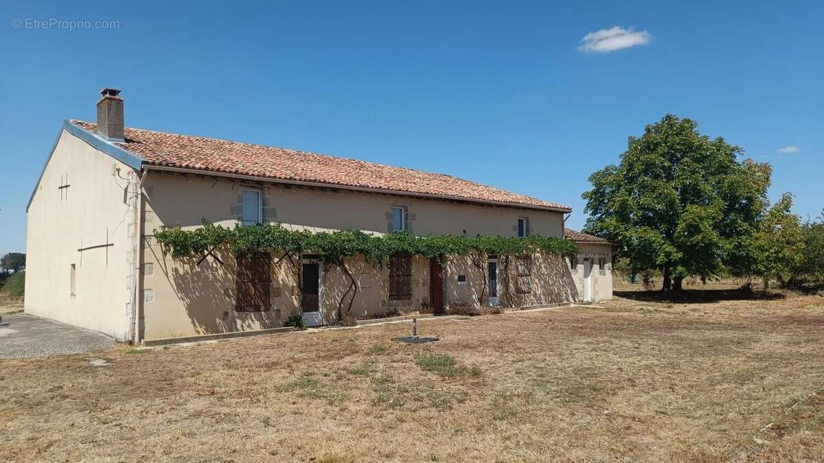Maison à VOUILLE