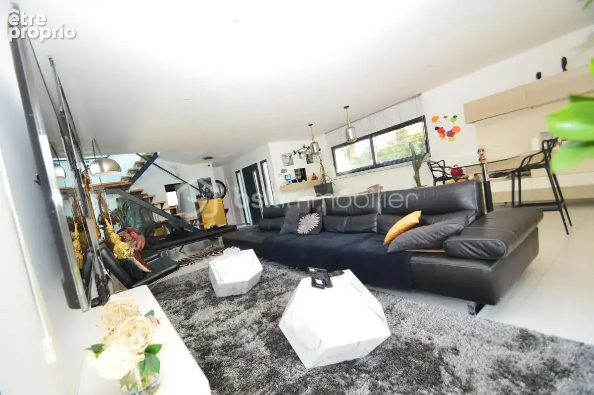 Villa avec garage, terrasse et piscine - photo 6