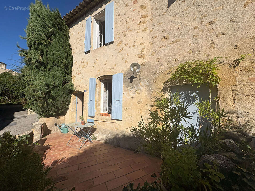 Maison à VAUGINES