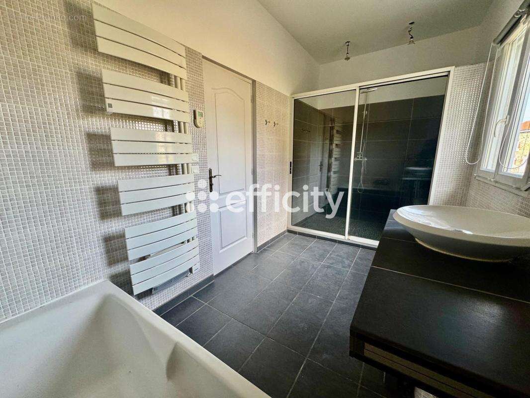 Maison 178 m² à Thiers  - photo 8