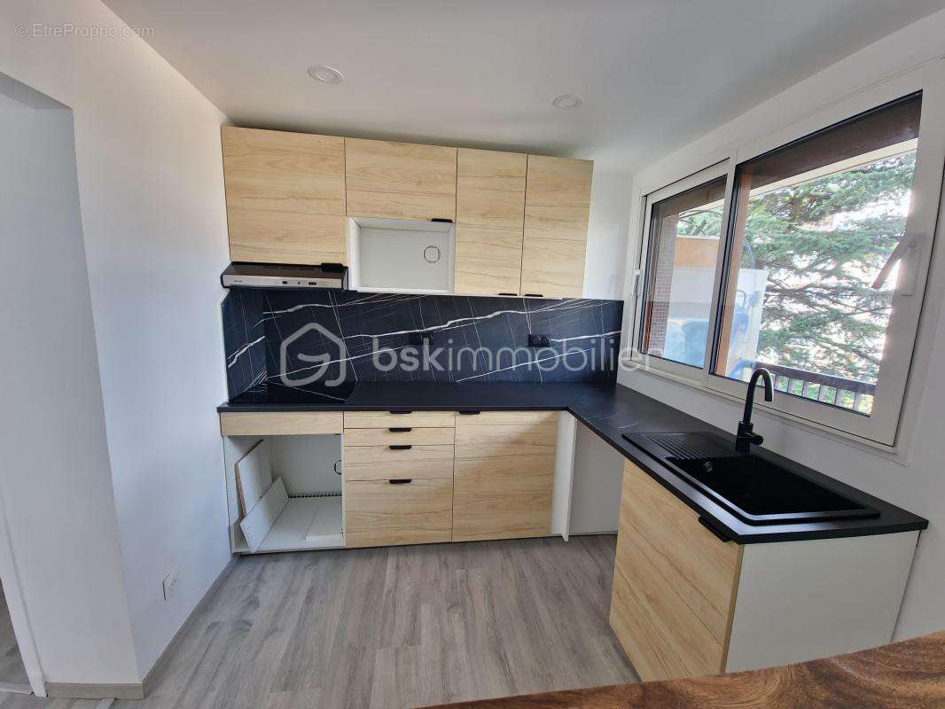 Appartement à LES PAVILLONS-SOUS-BOIS