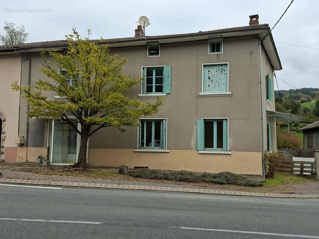 Maison à POULE-LES-ECHARMEAUX