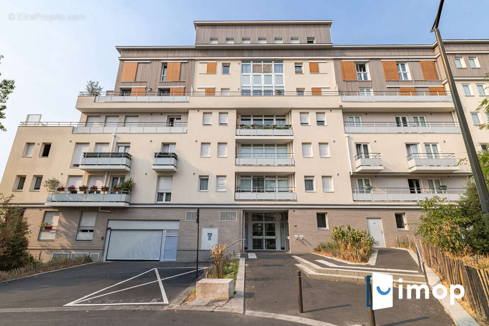 T3 dernier étage avec terrasses et parkings - photo 3