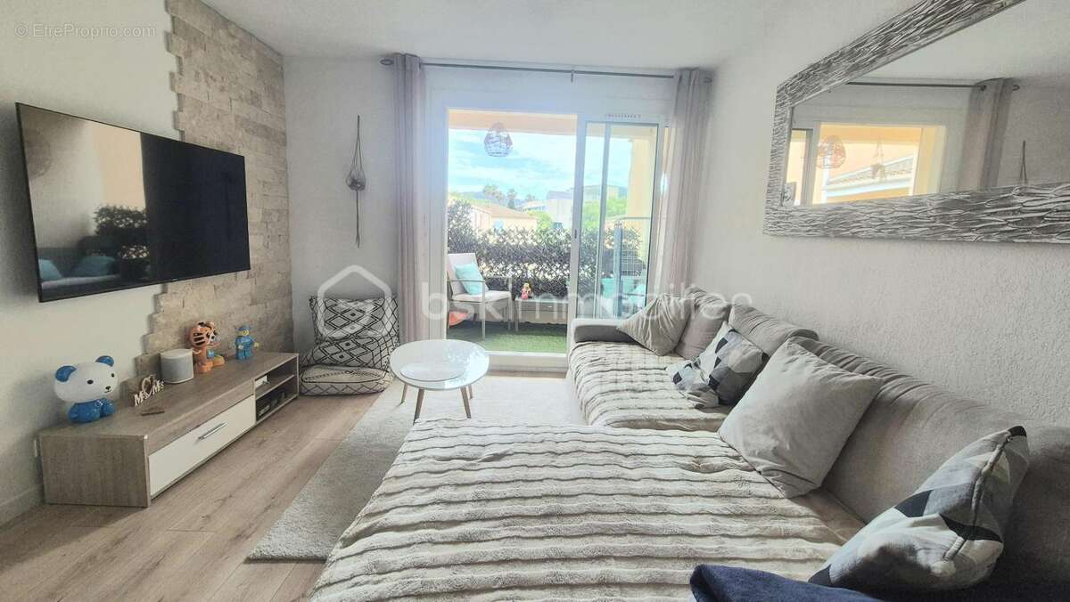 HYERES OUEST - Appartement T4 de 91 m² - Terrasse - Stationnement privatif - photo 3