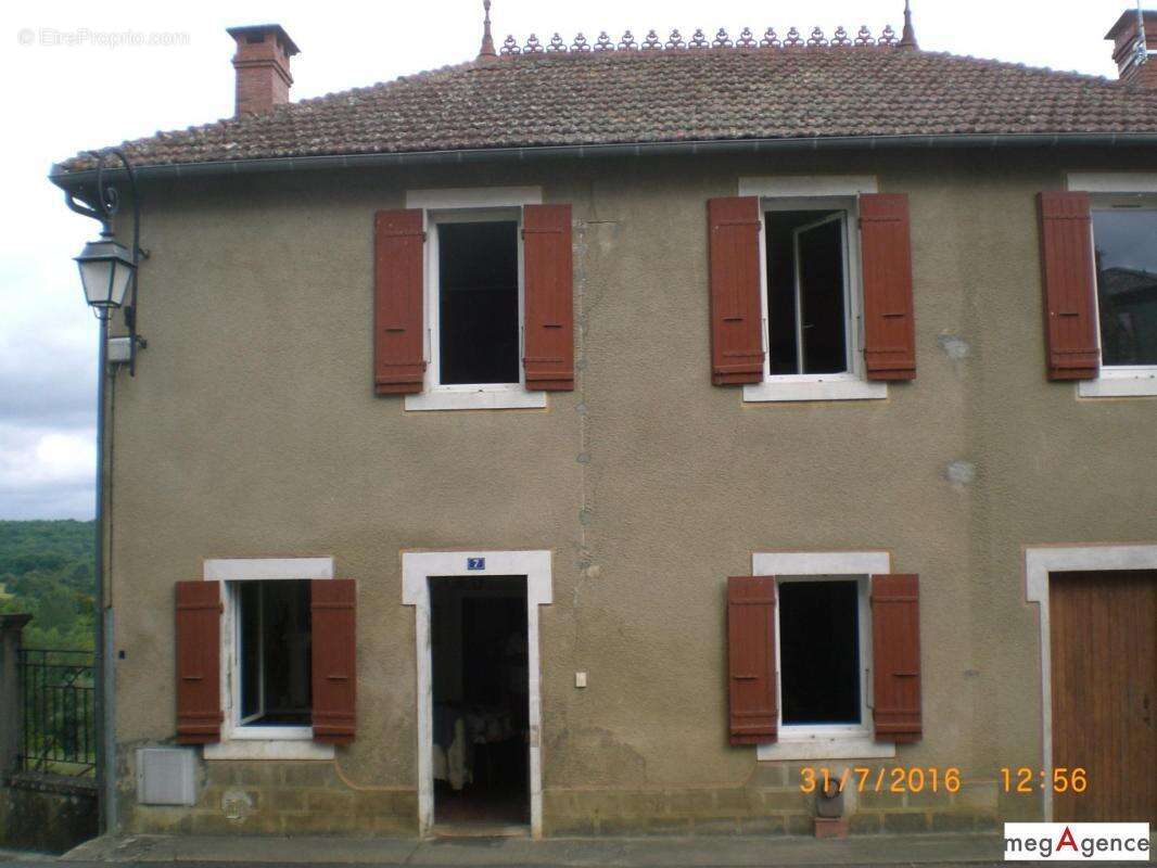 Maison ancienne mitoyenne centre village avec jardin - photo 2