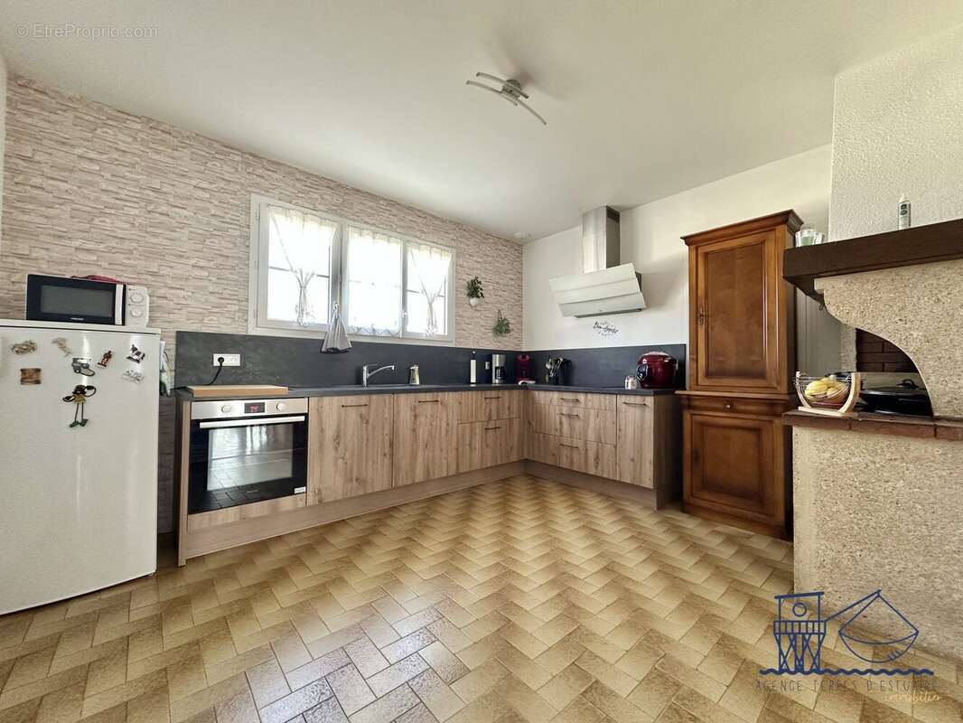 Maison à SAINT-FORT-SUR-GIRONDE