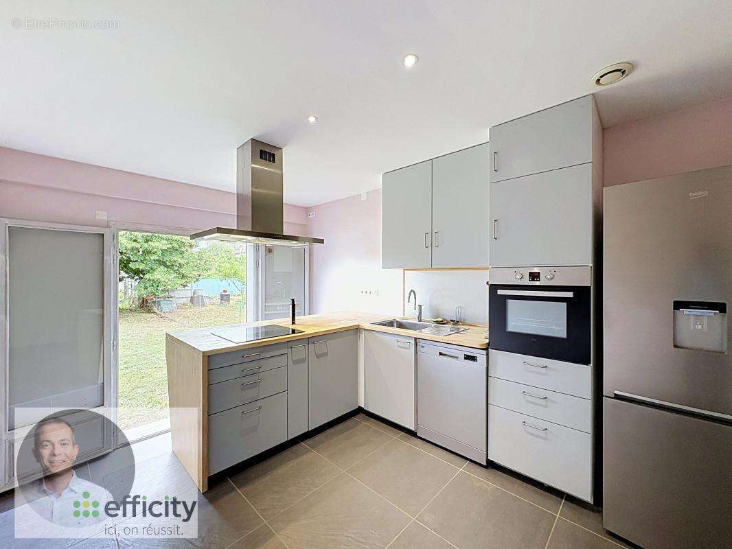 Maison 180 m² à Saint-Yorre  - photo 3