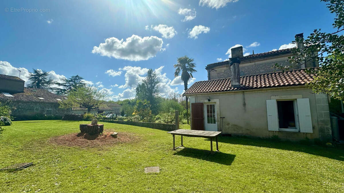 Maison de Caractère à 10min de Saintes - photo 4