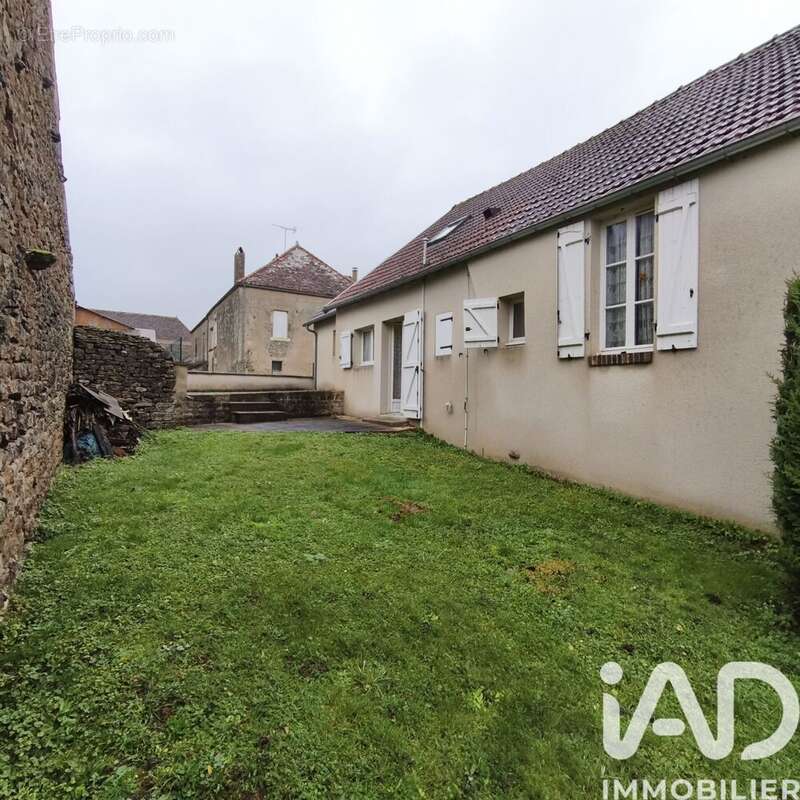 Photo 2 - Maison à SAVIGNY-EN-TERRE-PLAINE