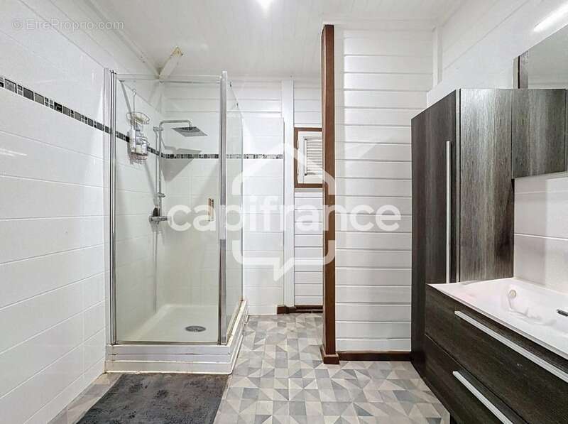 Maison à LES ABYMES