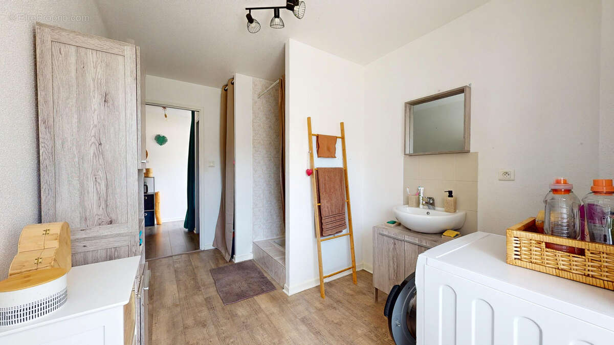 Appartement à HYEVRE-PAROISSE
