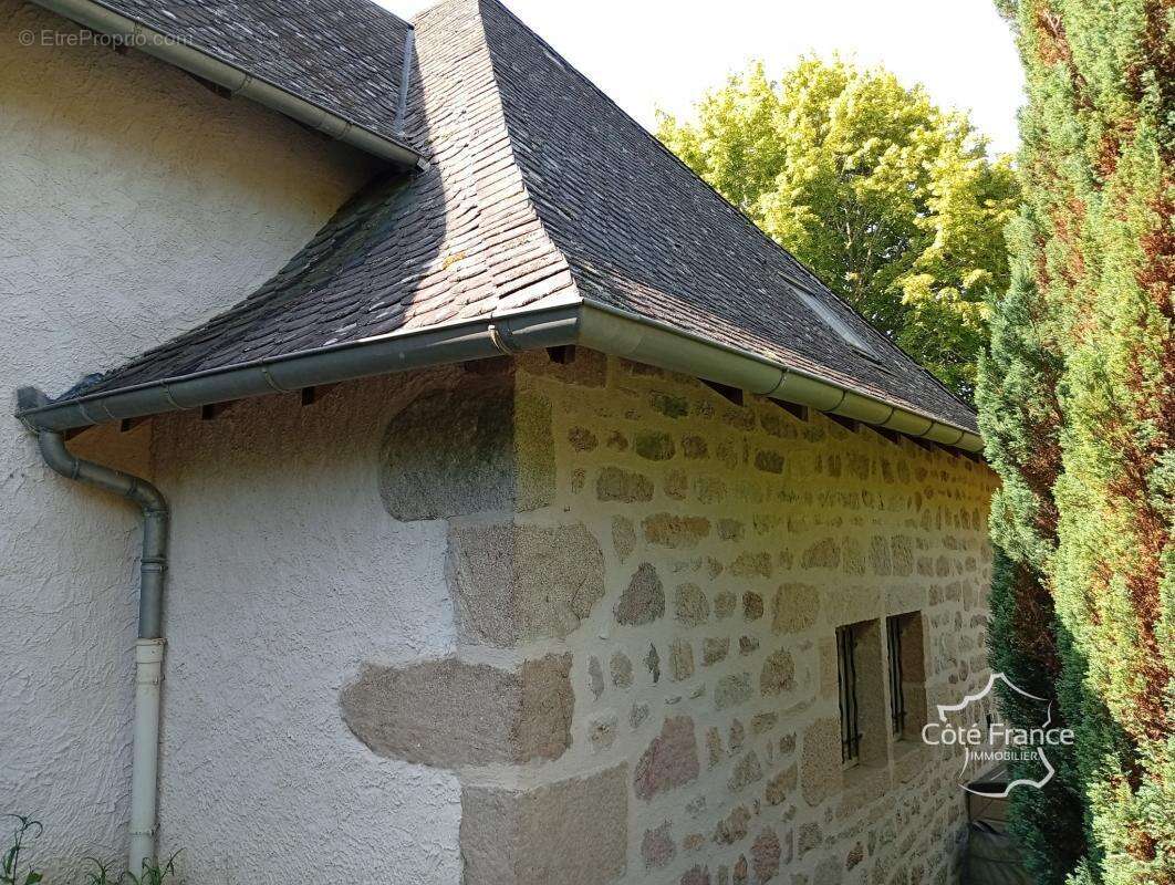 Maison à LA ROCHE-CANILLAC