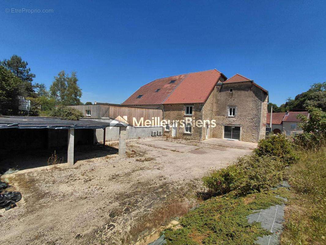 Combeaufontaine, maison de village entièrement rénovée - photo 12
