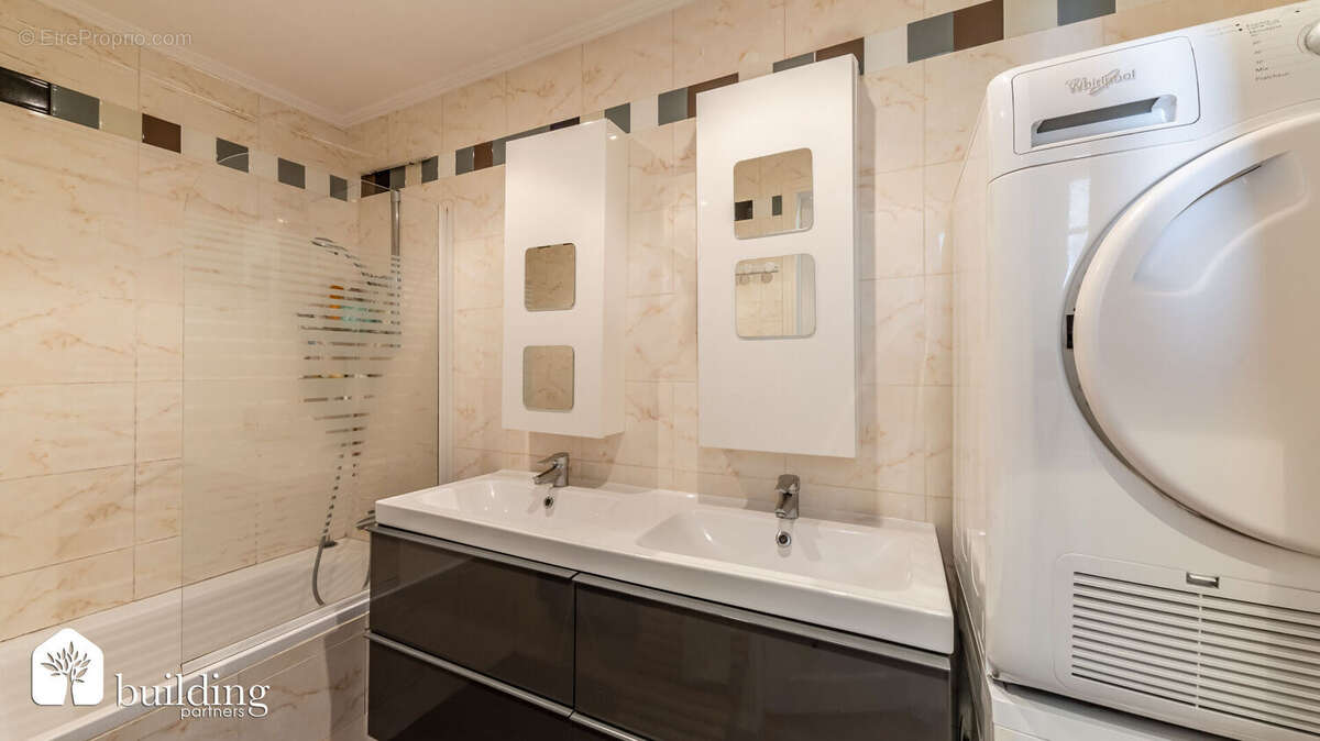 Appartement à COURBEVOIE