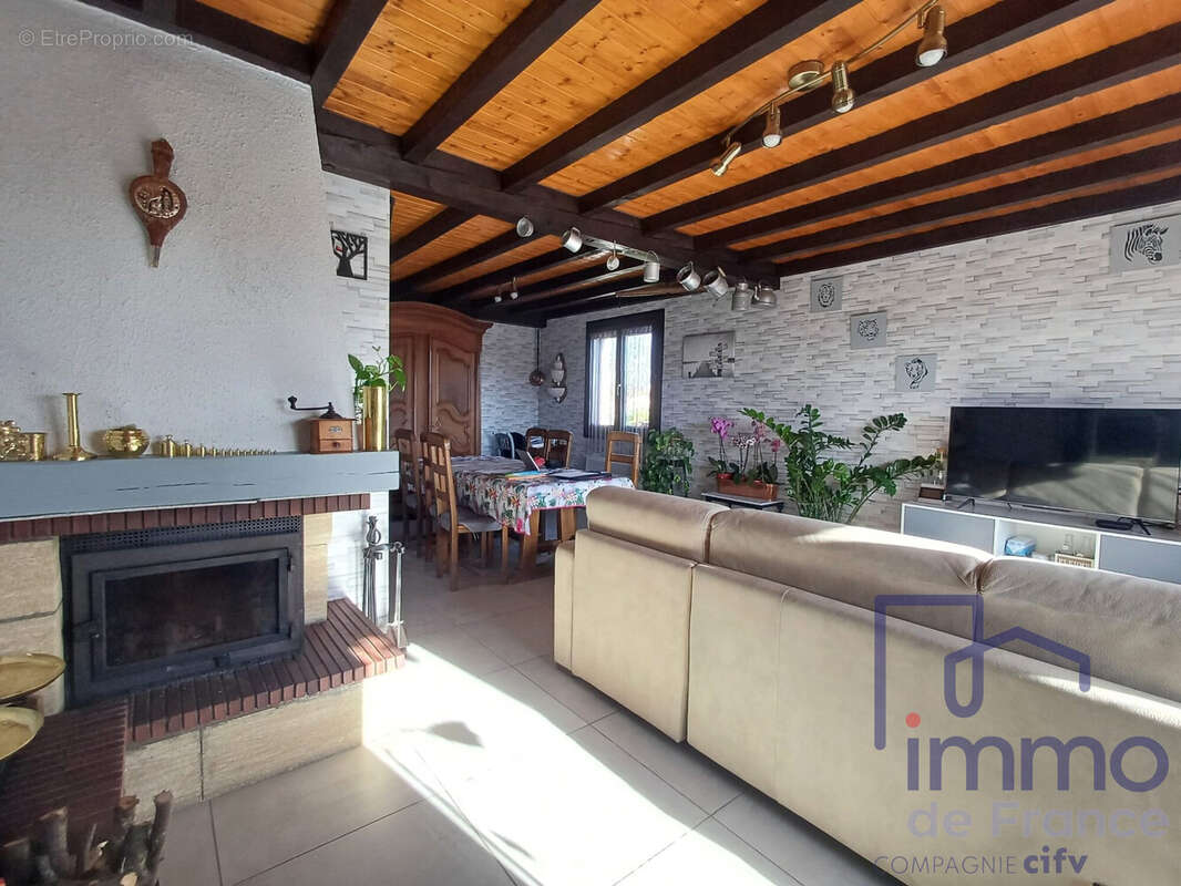 Maison à VEAUCHETTE