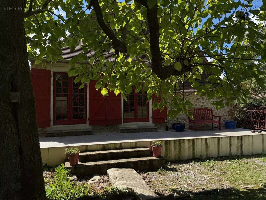 Belle maison de village avec gîte indépendant et 6500m² de parc - photo 7