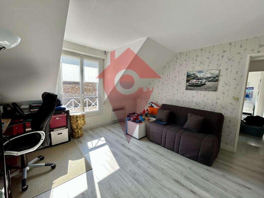 Maison à MORAINVILLIERS