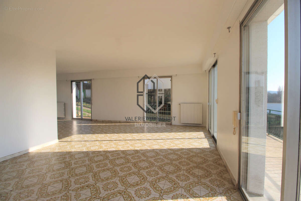 Maison à CHENNEVIERES-SUR-MARNE