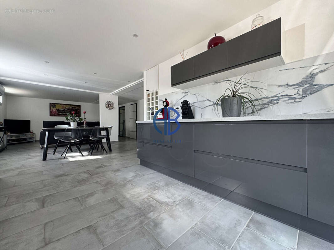 Maison à SERRIERES-DE-BRIORD