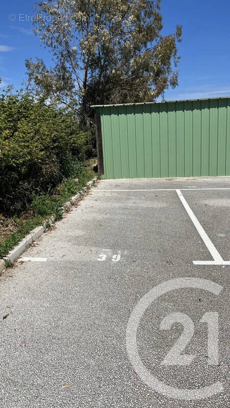 Parking à LA LONDE-LES-MAURES