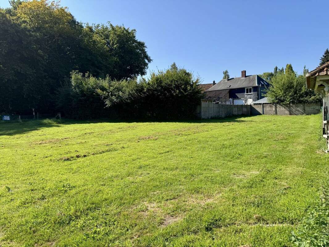 Terrain à LES HOGUES