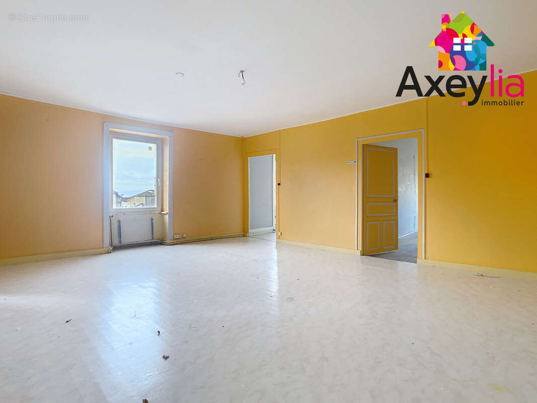 A vendre - cuinzier - appartement à rafraîchir et stationnements gratuits - photo 2