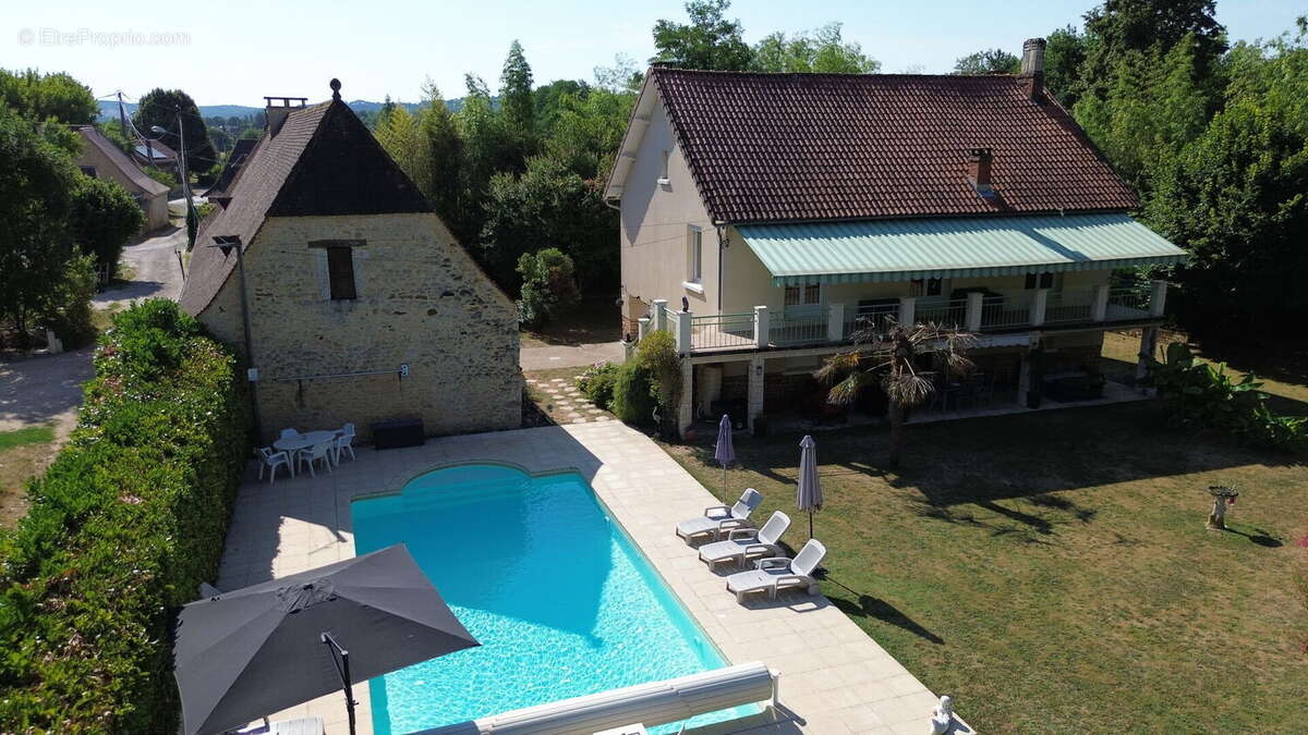 Propriété avec Maison d'habitation, Maison d'amis, Studio, Piscine, parc et jardin 7418m2 jusqu'à la rivière. - photo 9