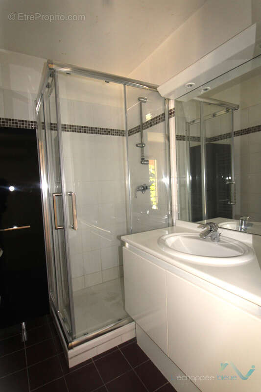 Vente appartement/maison T3 avec jardin  à Cogolin - photo 5