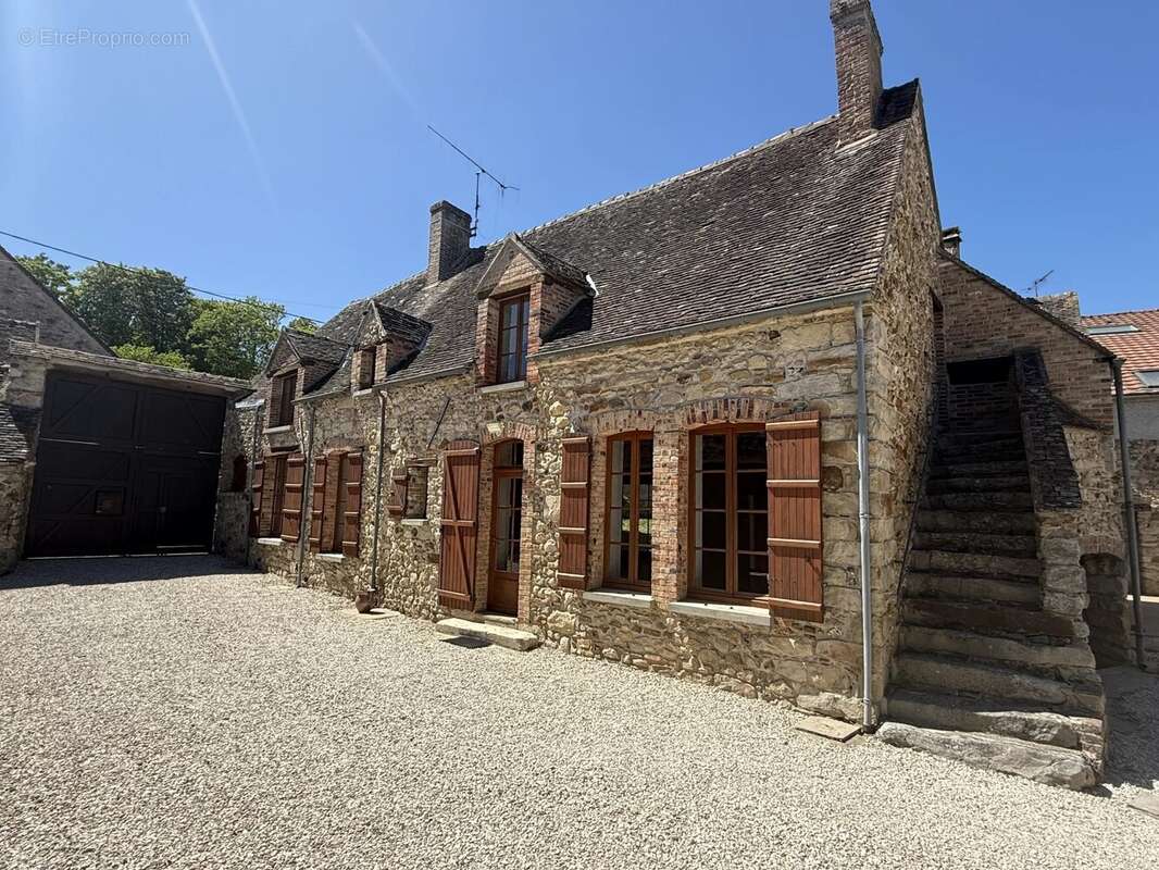 Maison à VILLEMANOCHE