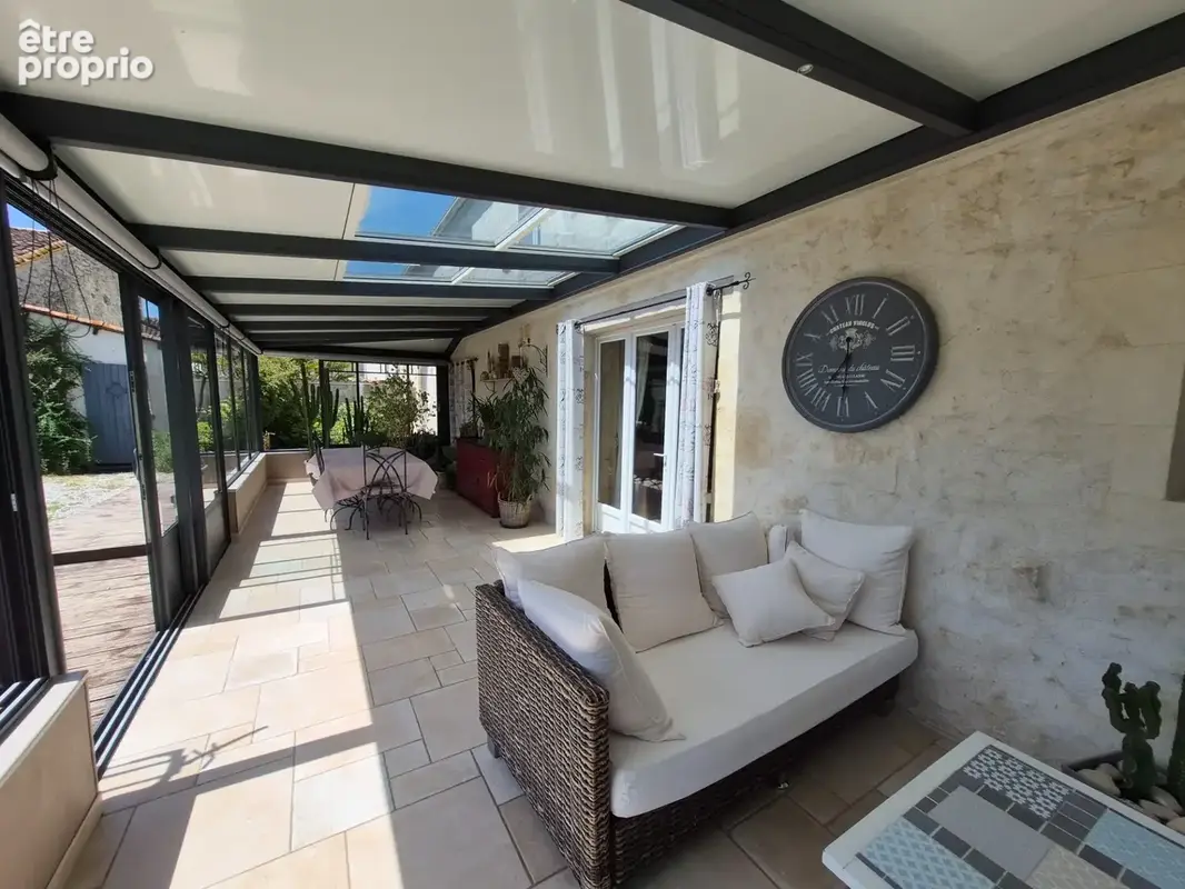 Maison avec nombreuses dépendances, studio et terrain constructible de plus de 3 000 m² - photo 10