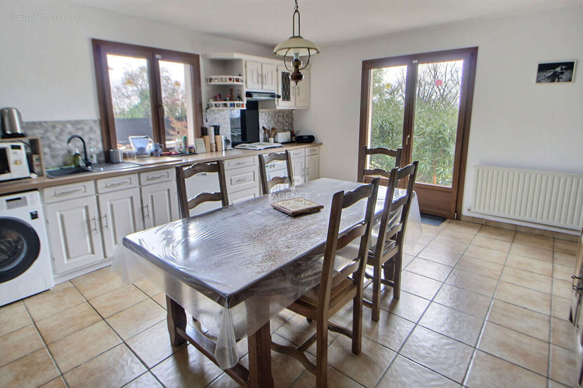 Maison à CHANTELOUP-LES-VIGNES