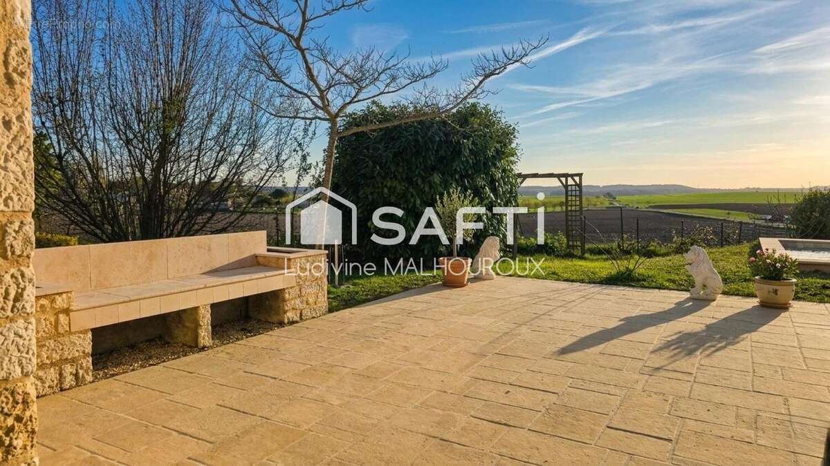 Photo 3 - Maison à VILLEBOIS-LAVALETTE