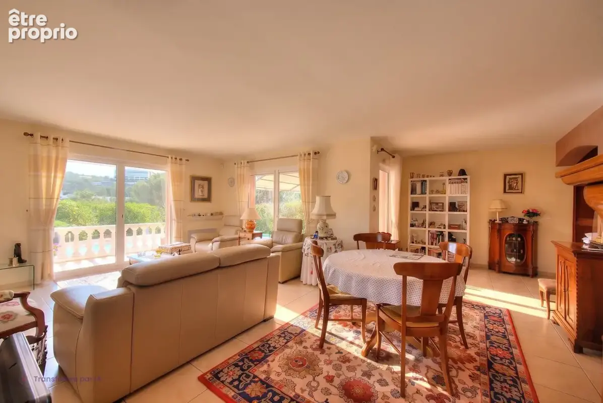 Villa de 5 pièces à vendre à Saint-Raphaël avec piscine et garage double - photo 4