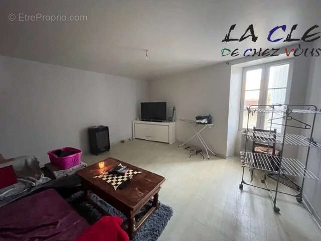 Appartement à COULONGES-SUR-L'AUTIZE