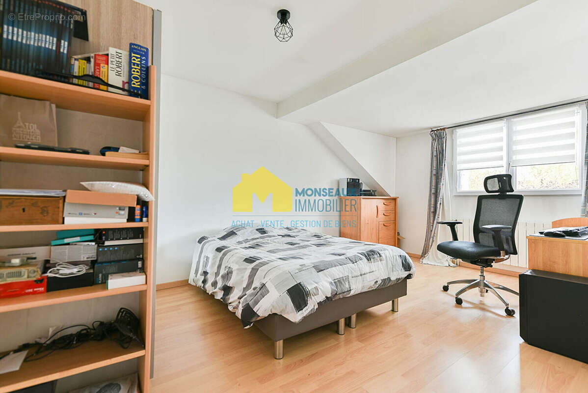 Maison à SAINTE-GENEVIEVE-DES-BOIS