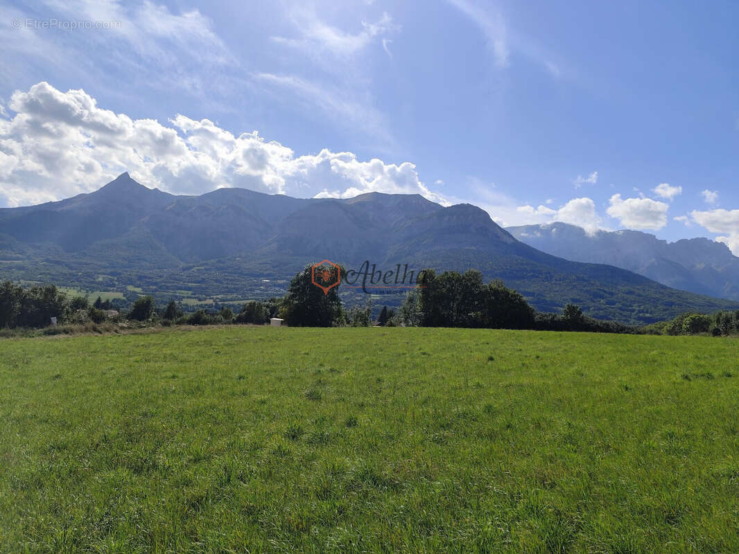 Terrain à SAINT-BONNET-EN-CHAMPSAUR