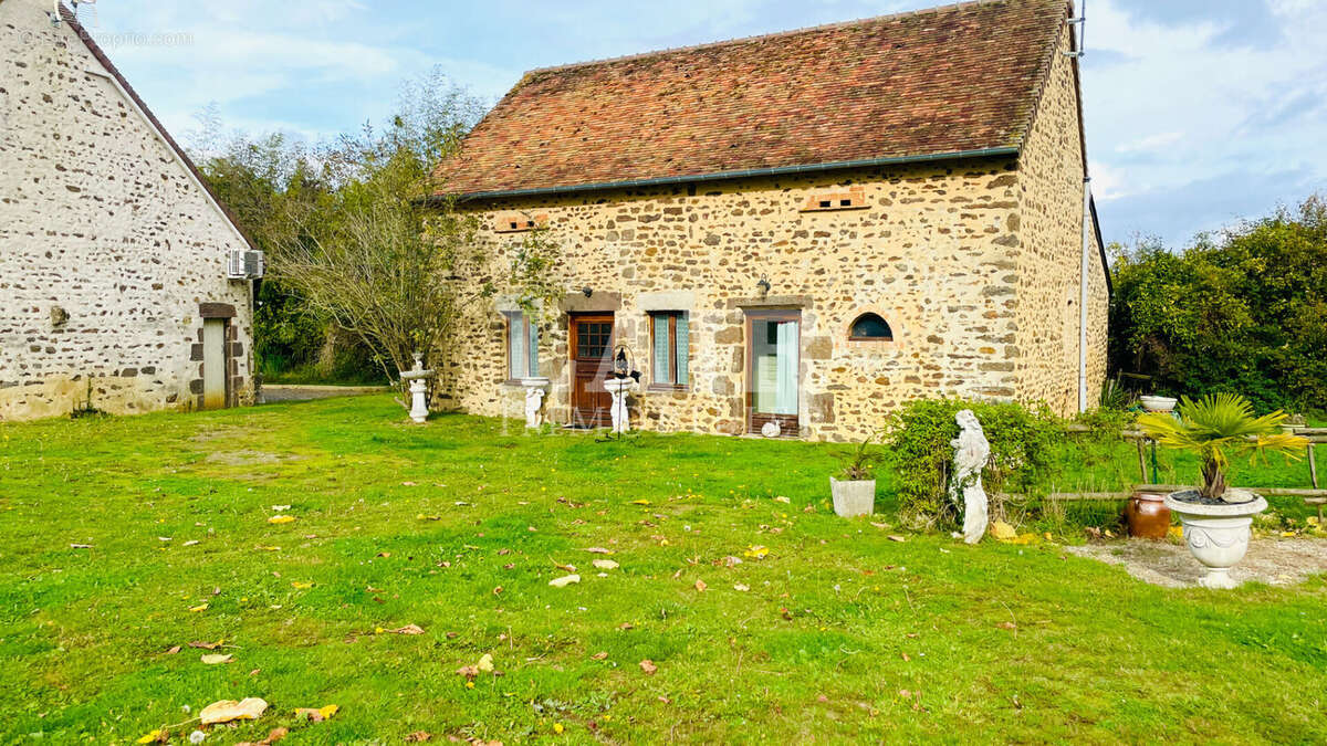 Ensemble immobilier de 3 maisons restaurées à Saint-Christophe-du-Jambet - photo 10