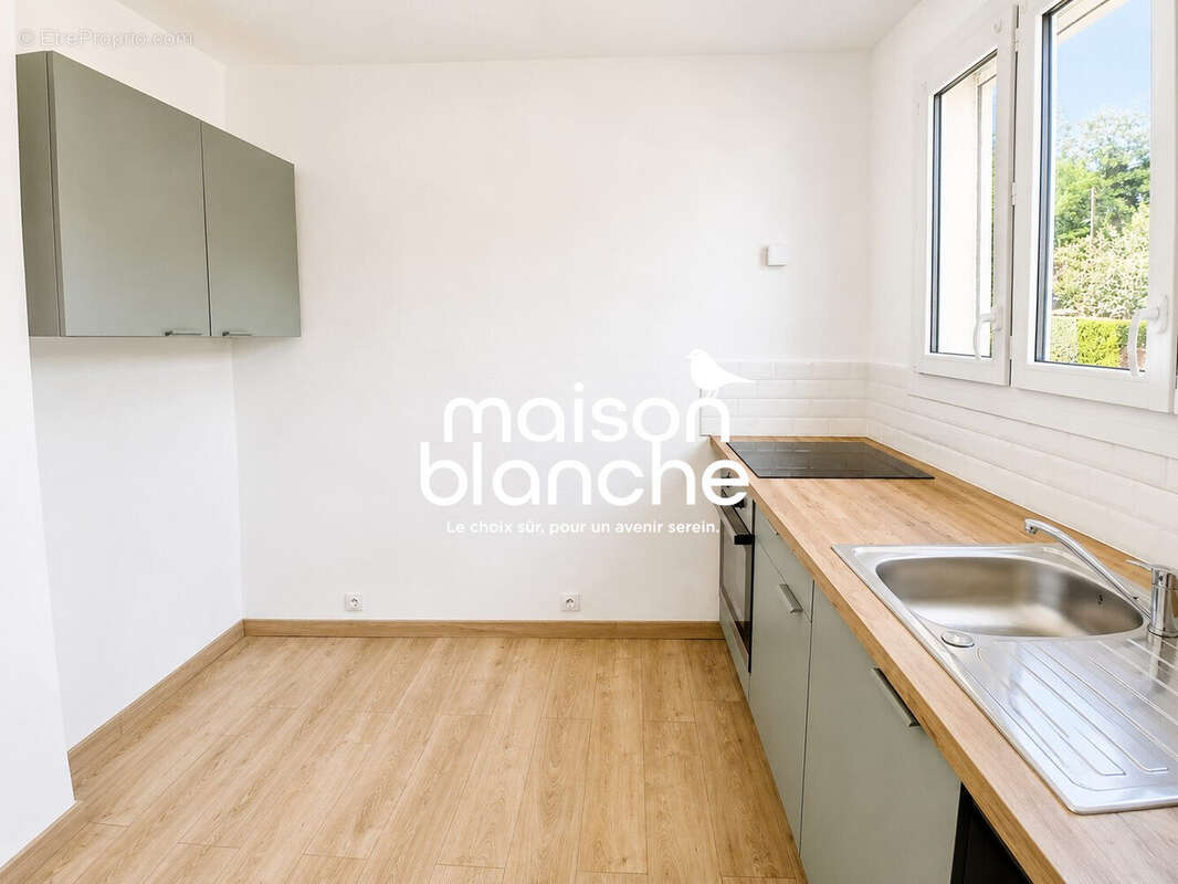 Appartement 57 m² à Parthenay  - photo 5