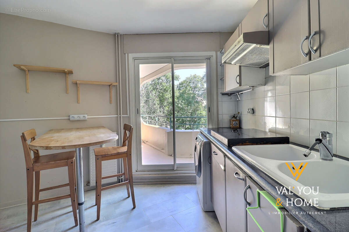 Appartement T4 90 m2 3 chambres 5ème Etage/6 avec ascenseur / Cave / Garage fermé - photo 4