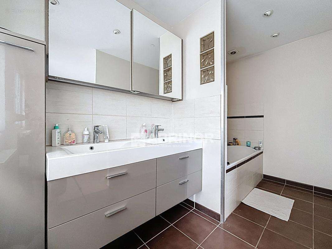 Appartement à MARCQ-EN-BAROEUL